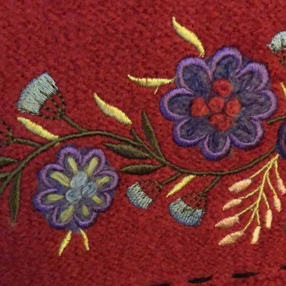 Beautiful Icelandic Designs Jacket - Picture 8 of 10